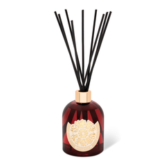 Bouquets parfumés Saint Songe de 250 millilitres dans son flacon en verre rouges et or, avec son étiquette ivoire et or et ses bâtonnets noirs.