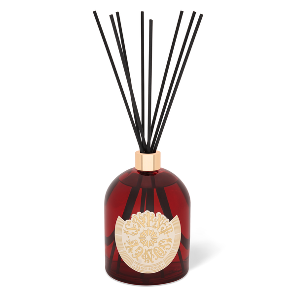 Bouquets parfumés Saint Songe de 500 millilitres dans son flacon en verre rouges et or, avec son étiquette ivoire et or et ses bâtonnets noirs.